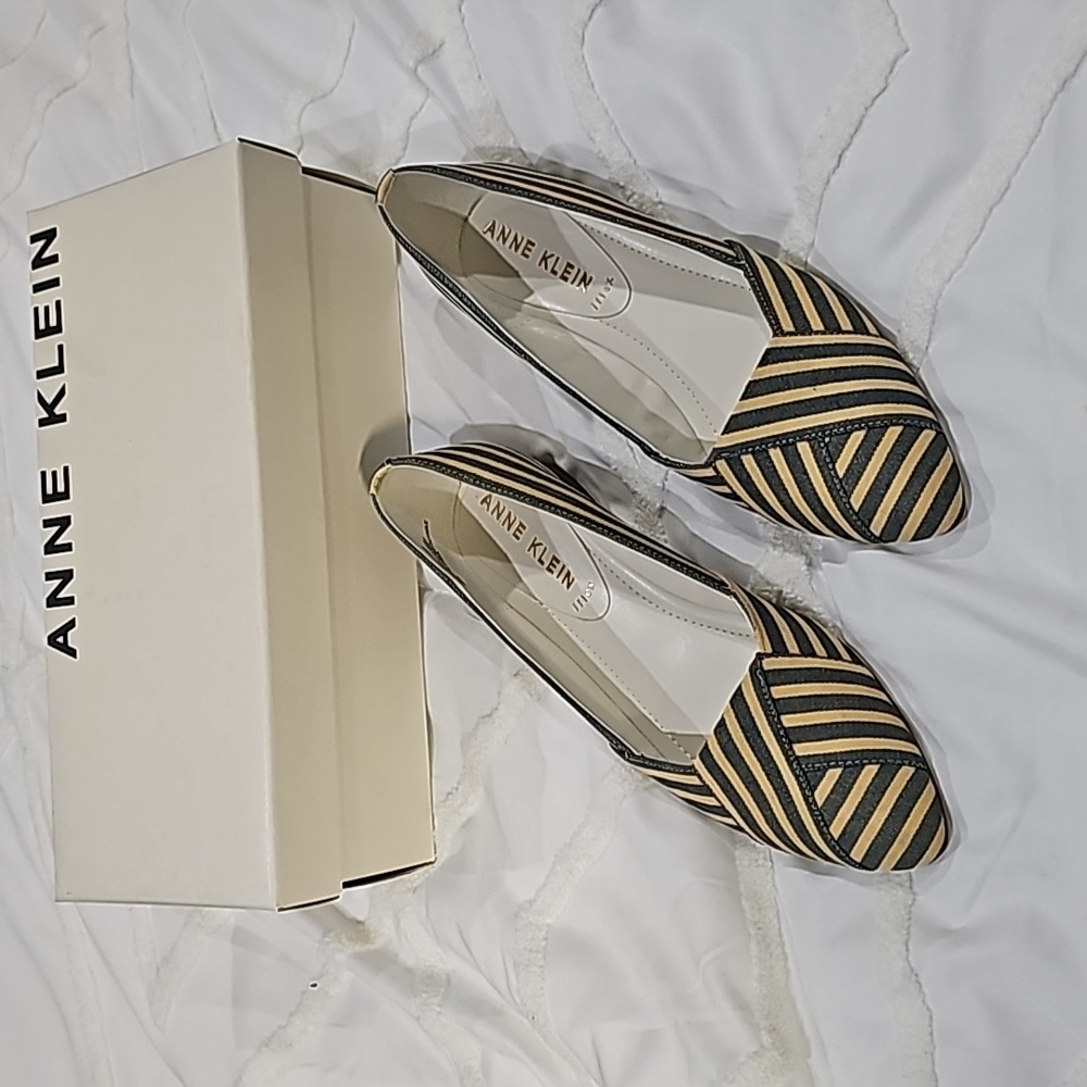 Anne Klein Blue and Tan/gold Striped Pointed Toe Flats
